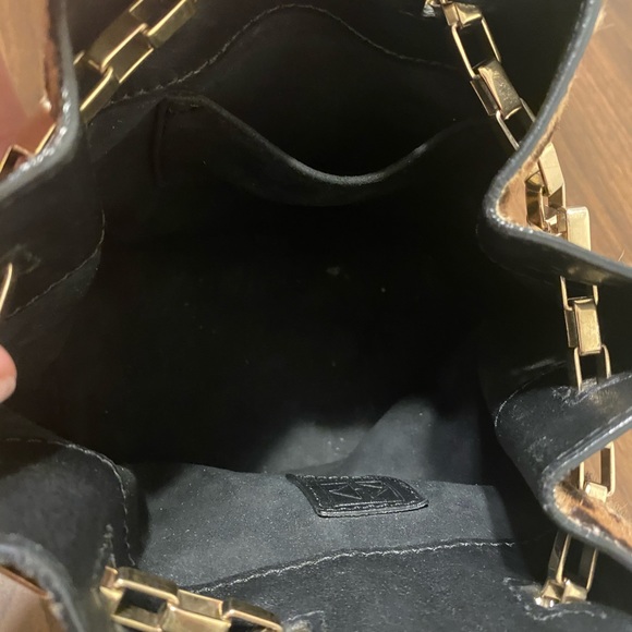 Tomasini Paris Leopard Print Calf Hair Bucket Bag - Picture 2 of 4